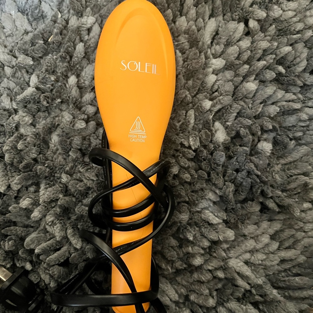 Travel size heat brush and curling wand